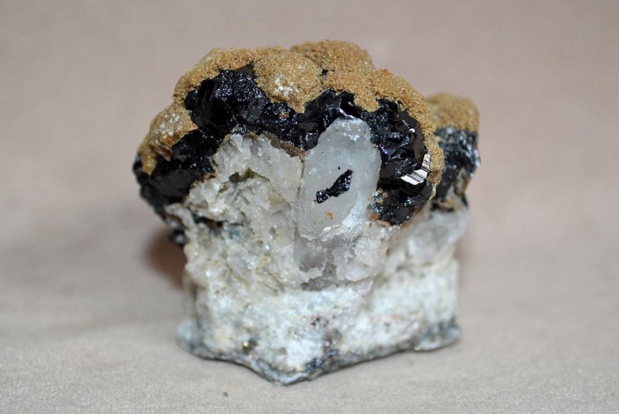 Szfalerit, sziderit, kvarc ásványok