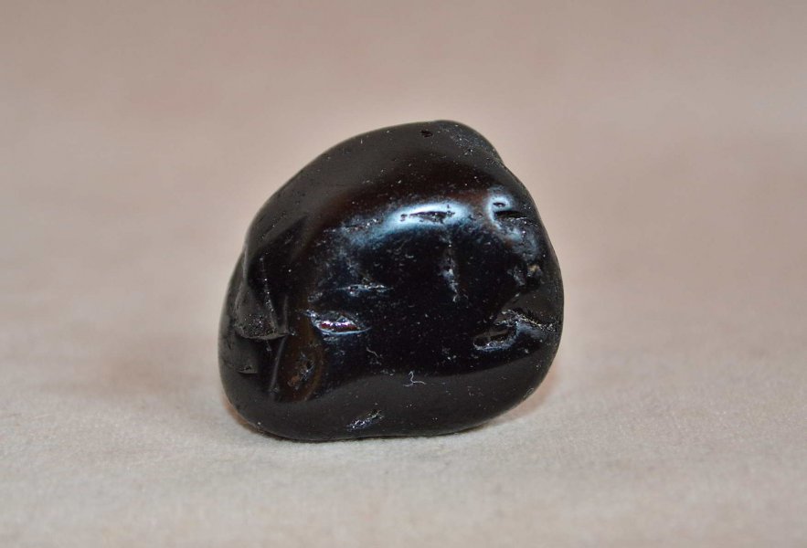 Fekete turmalin (schörl) ásvány